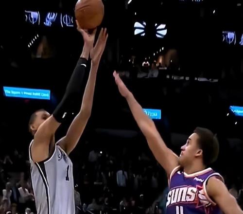 隨著馬刺絕殺，湖人8連勝，西部最新排名出爐！快船4連敗排第8