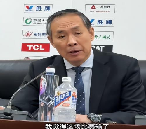 破案了！北京首钢男篮输给福建原因找到，赛后许利民教练一针见血