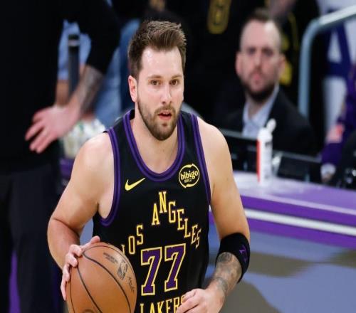 湖人勝熱火3喜1憂！東契奇證明關(guān)鍵球，全隊(duì)防守提升，里弗斯被點(diǎn)