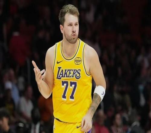 NBA湖人8連勝，東契奇湖人生涯第一次狂砍60分