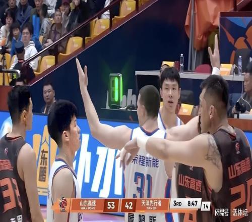 24分慘??！新援僅6分，高詩巖驚艷3雙，山東男籃俊才單節(jié)15分！