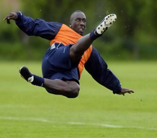 兩奪英超金靴的實(shí)力派，卻不受荷蘭隊(duì)重視，還被穆里尼奧提前解約