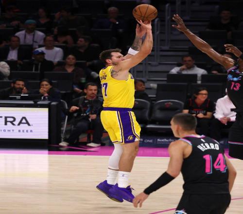 東契奇湖人生涯三分命中數(shù)來(lái)到229記，超拉塞爾獨(dú)享隊(duì)史第一