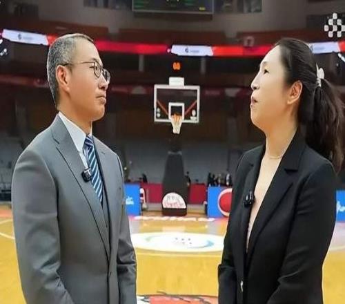 取代宮魯鳴，重掌中國女籃央視點名，功勛表態，曾執教女籃15年