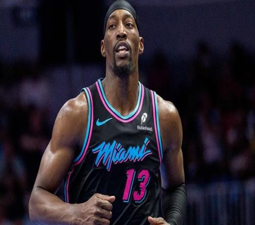 83分先生遭東契奇碾碎！斯波面如死灰怒目圓瞪科比式回旋鏢