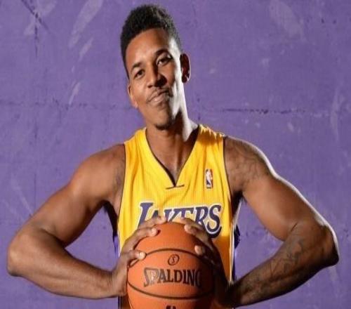 三分28投僅1中！火箭首發(fā)后衛(wèi)引尼克楊質(zhì)疑：手感冰涼還在浪投