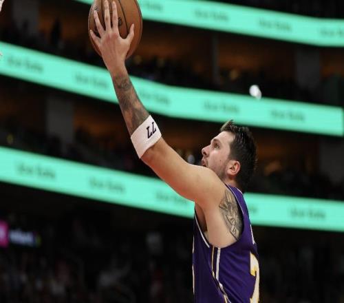 湖人134126戰(zhàn)勝熱火球員評(píng)價(jià)：2人優(yōu)秀，6人及格，肯納德低迷