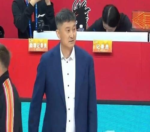 杜鋒：一味地在外線投籃命中率不高防守沒有能量最后輸球很可惜