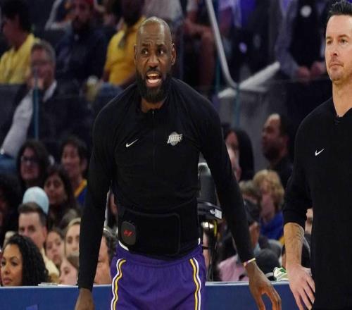 詹姆斯在雷迪克“失敗者”的玩笑后，開玩笑說湖人隊“處境艱難”
