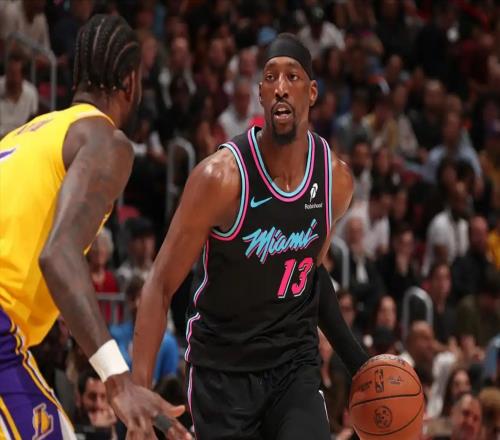 40分+60分！东契奇背靠背打疯了，老詹又砍大三双，湖人豪取8连胜