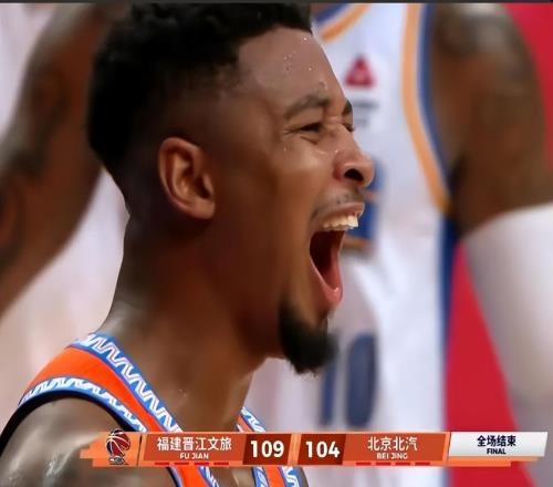 被昔日队友排挤！今38分军训昔日队友，球迷：新疆裁他是多么愚蠢