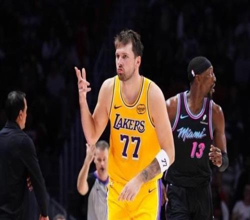 最強版東契奇上線！湖人三巨頭漸入佳境沖冠