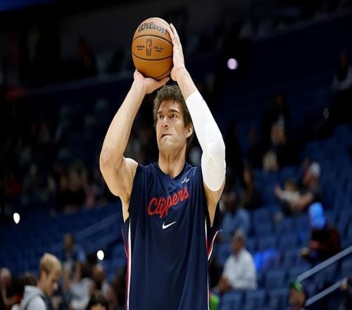 都差成這樣了還能出場(chǎng)29分鐘，快船對(duì)于內(nèi)線老將的使用也太離譜了