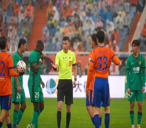 京魯戰(zhàn)漏判國安點(diǎn)球！兩大名哨疑遭處罰+禁賽，無緣本輪中超執(zhí)法