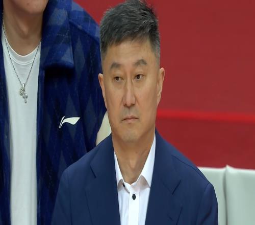 領(lǐng)先8分遭211逆轉(zhuǎn)！賽后媒體人曬出杜鋒近日行程，更讓粵迷破防