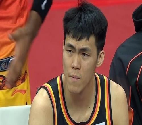 江蘇外教：龐崢麟一直在帶領(lǐng)球隊傳出很不錯的傳球和正確進攻選擇