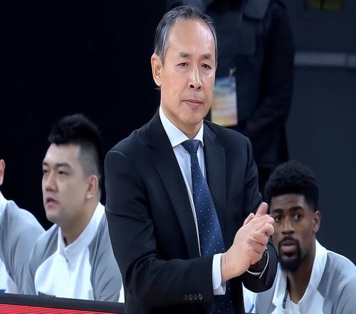 北京隊(duì)為何遭福建逆轉(zhuǎn)京媒京迷吵翻天，矛頭直指一人：膿包是你