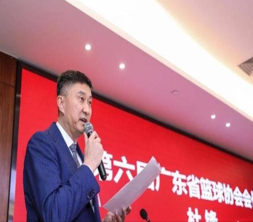 廣東被絕殺僅2小時(shí)！杜鋒連夜返粵，出席粵BA開幕式，杜會(huì)長太拼