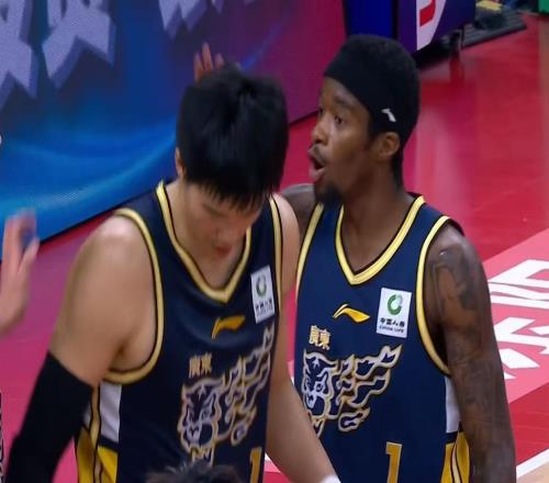 終于來(lái)了！廣東隊(duì)被曝欲簽下“加強(qiáng)版莫蘭德”，徐杰迎來(lái)救世主