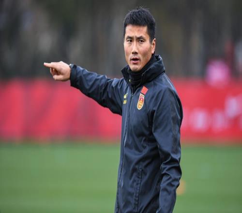 国足公布最新名单：徐彬跨级，马镇争议入选，泰山仅3人