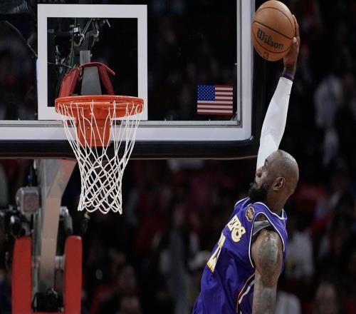 杜蘭特：詹姆斯能再打個四五年，他是一個劃時代的運動員