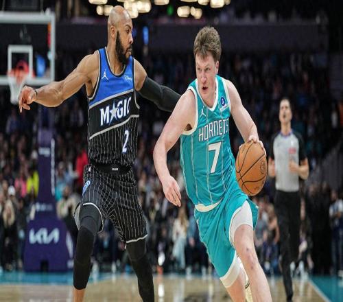 242記三分聯(lián)盟第一！庫(kù)里父親球衣退役夜4號(hào)秀率隊(duì)吊打東部第六