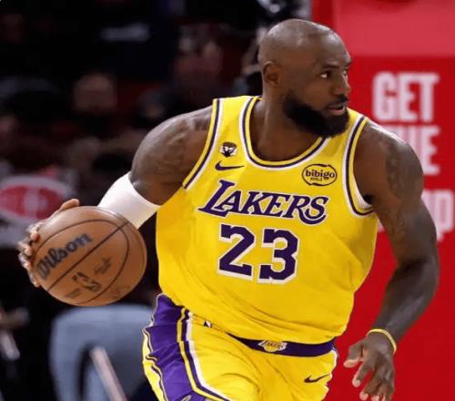 詹姆斯19+15+10創(chuàng)歷史！湖人客場(chǎng)逆轉(zhuǎn)熱火豪取8連勝