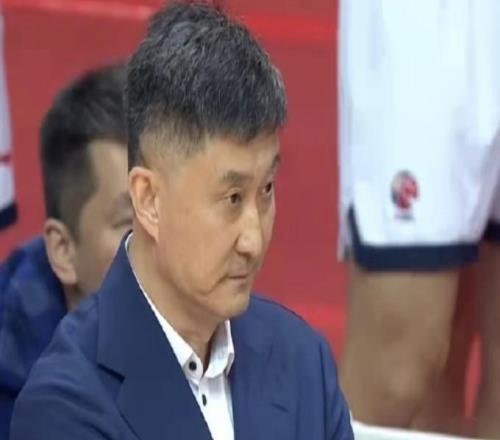 杜鋒：整場比賽完全沒有能量，大家只是一味地在外線投籃