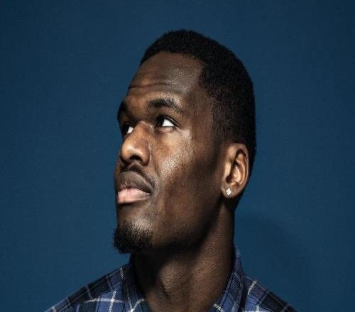 博尼：我媽曾威脅我說如果我高考沒過，就不會給我簽合同