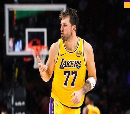 東契奇爆砍60分，湖人豪取8連勝！詹姆斯三雙，湖人展露冠軍相