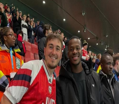 布倫特福德前鋒瓦塔拉現(xiàn)身酋長(zhǎng)球場(chǎng)，見(jiàn)證了槍手擊敗勒沃庫(kù)森