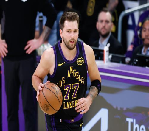 東契奇談背靠背100分累壞了大家都沒休息但我們?yōu)閯倮吹阶詈? />
<div   id=