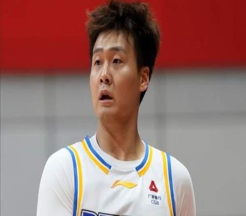 京遼大戰(zhàn)趙睿陳盈駿合砍52分10助攻，拯救的不是許利民而是周琦