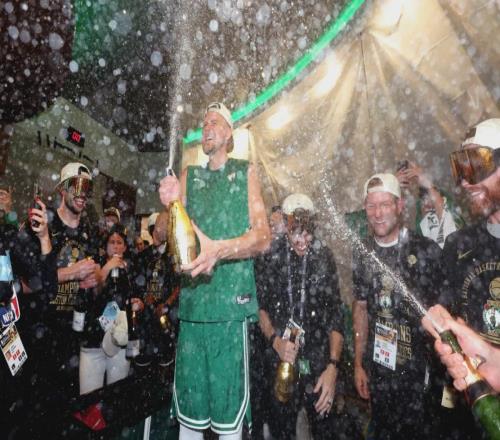 1換2！退賽不打！總冠軍中鋒廢了