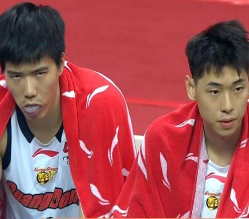 遭江蘇恥辱爆冷，他卻成粵迷最心疼對象，首發不到3分鐘即遭雪藏