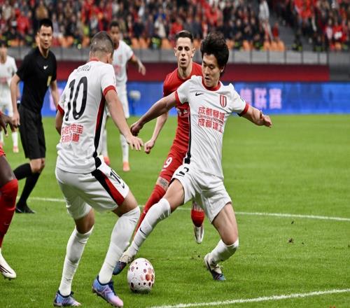 成都蓉城客場3比3戰(zhàn)平重慶銅梁龍！場內外高燃，中超需要“成渝德比”這樣的足球敘事