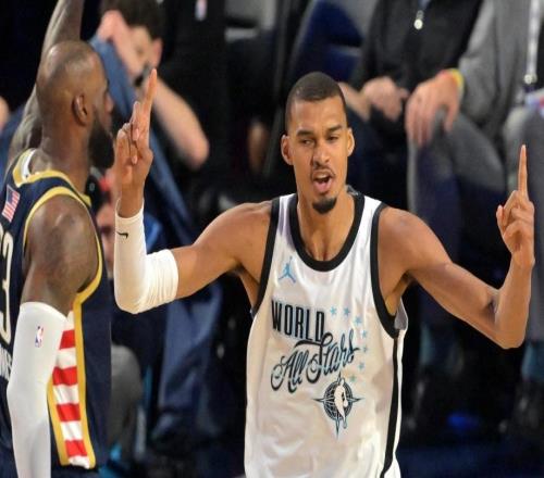 帶隊(duì)20勝1負(fù)，提前鎖定季后賽，統(tǒng)治力真強(qiáng)！NBA新門面終于誕生了