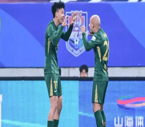 19岁国足新星拒答记者问！一句“就一个问题”引爆态度争议