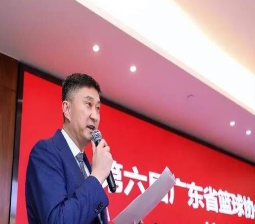 任性廣東被絕殺僅1夜，杜鋒返粵出席活動(dòng)，助教帶隊(duì)備戰(zhàn)滬粵戰(zhàn)