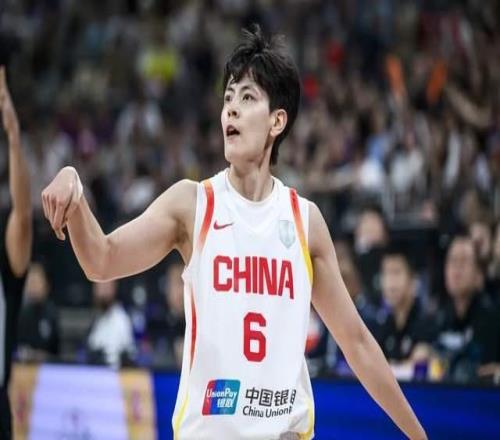 不會(huì)下課遭3核心質(zhì)疑后，女籃隊(duì)長(zhǎng)發(fā)聲，力挺宮魯鳴，韓旭表態(tài)