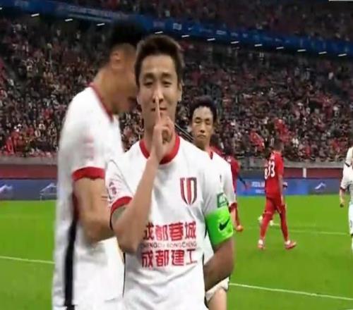 川渝德比17年首球！韋世豪點球破門，破190天球荒，韋林頓造點