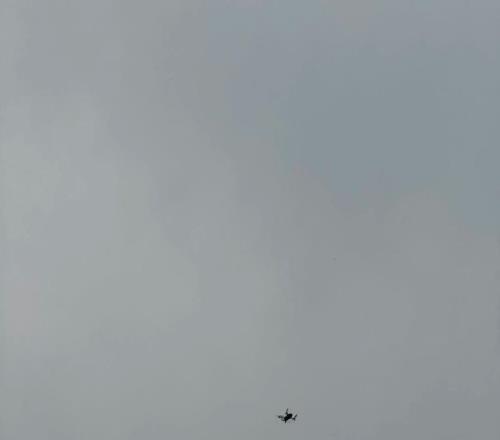 鐵人主場上空出現(xiàn)無人機，比賽開球遭推遲