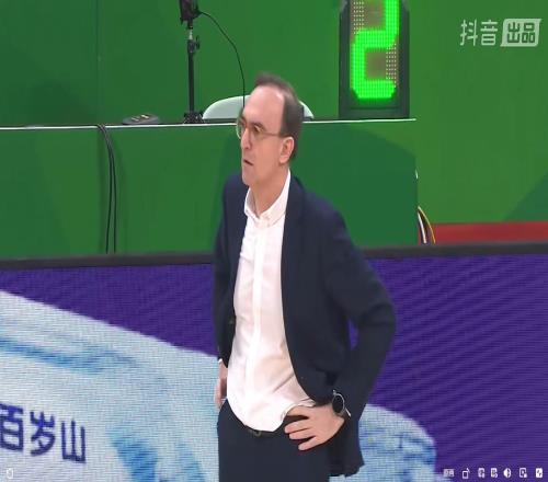 遼籃為何遭逆轉(zhuǎn)賽后烏戈怒批球隊防守，點名批評一人，一針見血