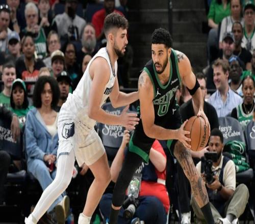 绿凯四连胜！布朗连续三场30+被赞最佳！塔图姆15中3+3失误太拉胯