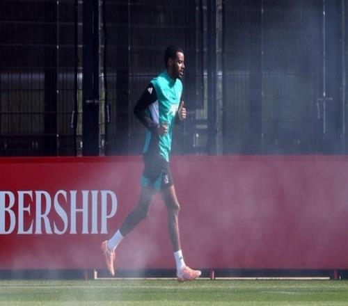 斯洛特：伊薩克能趕上踢巴黎，球迷們會(huì)在下賽季看到最好的他