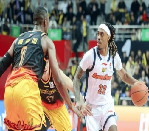 CBA名記痛批廣東隊一人：再說1遍，快點換掉！