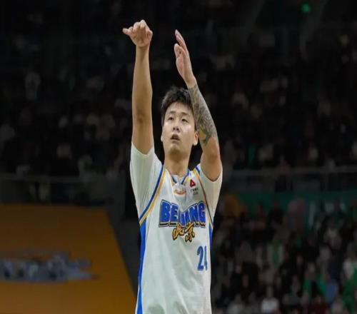 賽季最佳一戰(zhàn)，趙睿30分鐘13中11高效轟下34分，三分球4中4