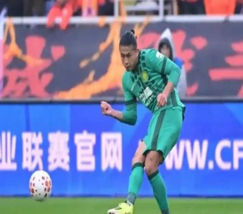 京滬大戰(zhàn)馬寧執(zhí)法，申花主帥吃到黃牌，北京國(guó)安半場(chǎng)1比0領(lǐng)先