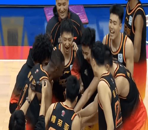 打板三分絕殺！江蘇1分險勝廣東龐崢麟23+7引領(lǐng)逆轉(zhuǎn)