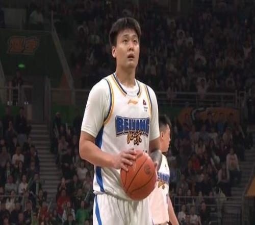 領(lǐng)先兩位數(shù)被翻盤！遼籃輸?shù)酶C囊，趙繼偉空砍26分，趙睿爆砍34分